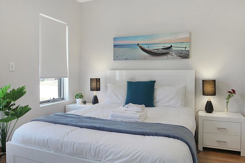 LUXURY HOUSE 10 MIN FROM BEACH WIFI+NETFLIX SLEEP 9 - Renee 2