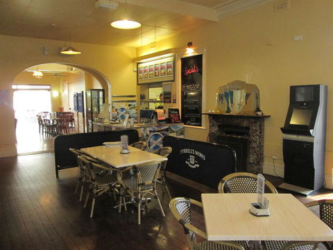 Maclean Hotel - Renee 2