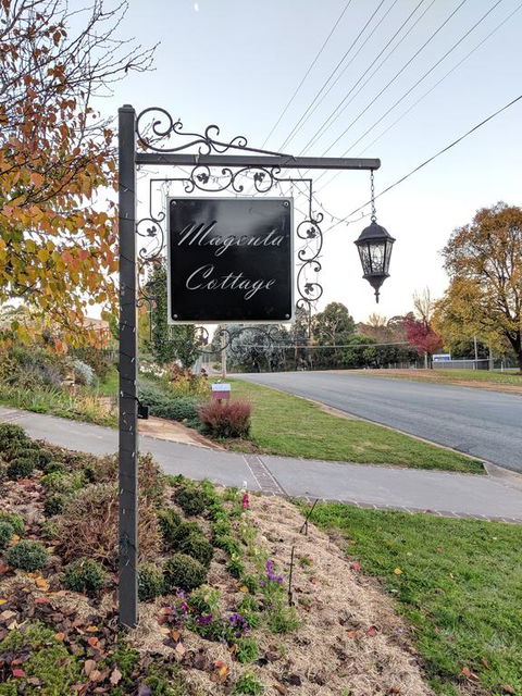 Magenta Cottage - Internet Find 3