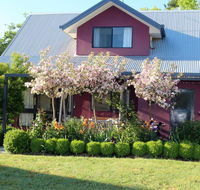 Magenta Cottage - Internet Find