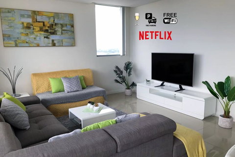 Mascot - Sydney City Views - Renee 0