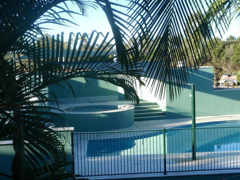 McNevins Logan Park Motel - Swimm 3