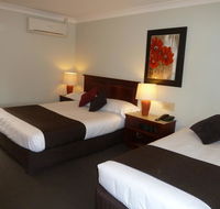 McNevins Warwick Motel - Internet Find