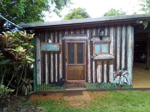 Mena Creek Flower House - Internet Find 1