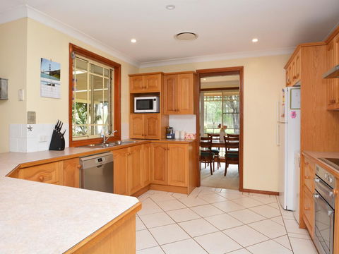 Merewether Homestead With Pool And Family Friendly - Petrol Stations 3