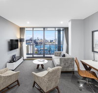 Meriton Suites North Sydney - Renee