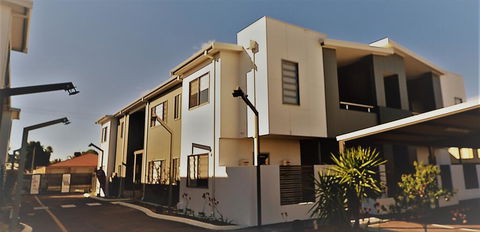 MERRIFIELD Foothill Suites - RELAXING LIFETYLE CHOICE - Swimm 3