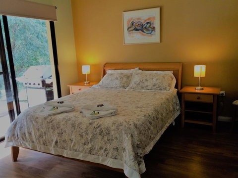 Milton Country Cottages - Renee 2