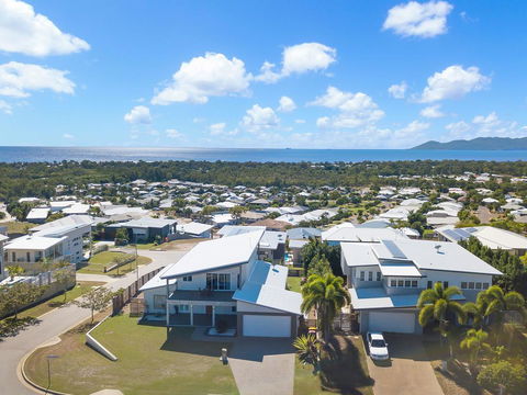 Modern Luxury Ocean Views - Renee 2