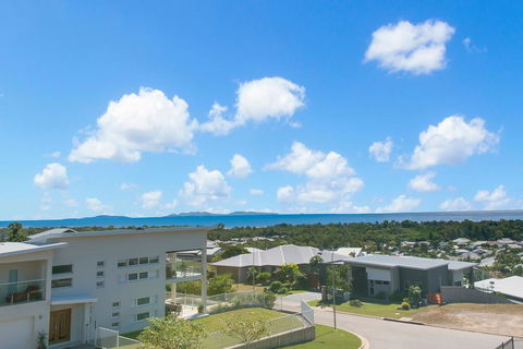 Modern Luxury Ocean Views - Renee 1