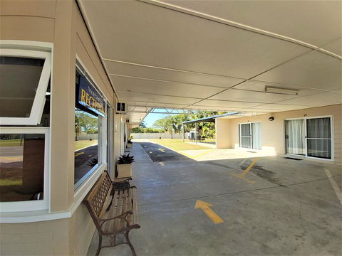 Motel Ingham - Renee 1