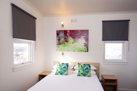 Mowbray Hotel - Internet Find 0