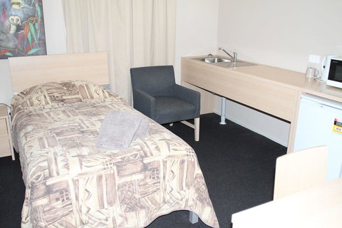 Mt Isa Irish Club Accommodation - Petrol Stations 1