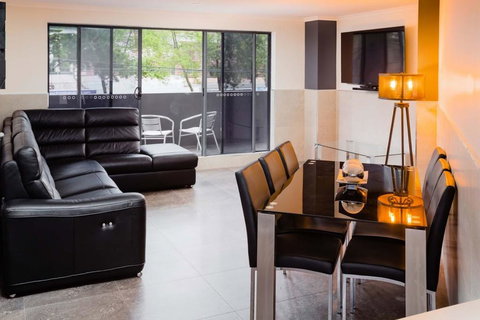 Nautilos On The Harbour - Renee 2