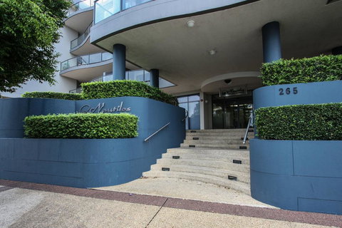 Nautilos On The Harbour - Renee 0