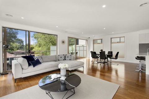 NEW Inner Melb Luxury Modern Grand Holiday House - Great Location, Wifi, Parking - Renee 1