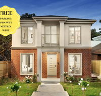 NEW Inner Melb Luxury Modern Grand Holiday House - Great Location Wifi Parking - Renee