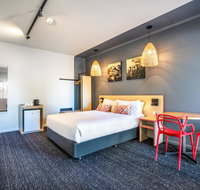 Nightcap at Gateway Hotel - Internet Find