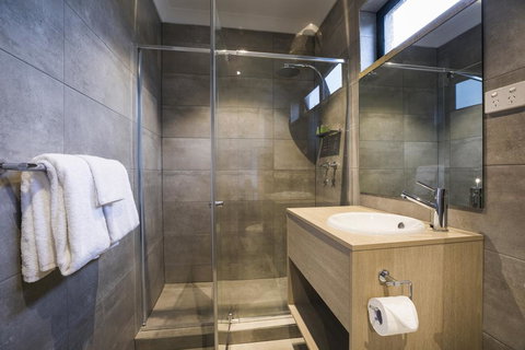 Nightcap At Playford Tavern - Internet Find 3