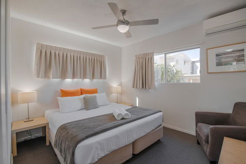Noosa Sun Motel - Petrol Stations 1