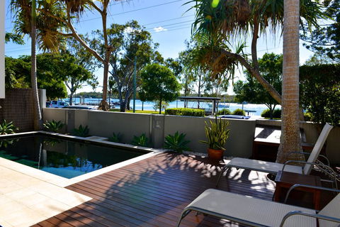 Noosa Water Views - Petrol Stations 0