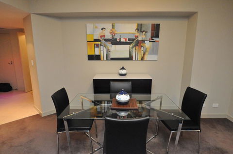 North Sydney Fully Self Contained Modern 2 Bed Apartment (2207BER) - Swimm 3