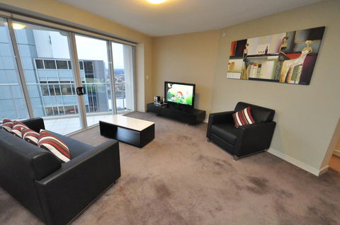 North Sydney Fully Self Contained Modern 2 Bed Apartment (2207BER) - Swimm 1
