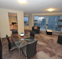 North Sydney Fully Self Contained Modern 2 Bed Apartment 2207BER - Renee