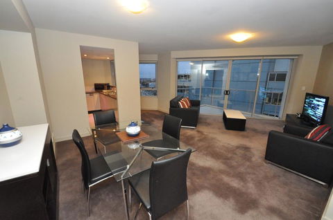North Sydney Fully Self Contained Modern 2 Bed Apartment (2207BER) - Swimm 0