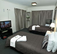 O'Sheas Windsor Hotel - Renee