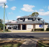 Oakey Motor Inn - Renee
