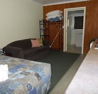 Oakridge Motel Tourist Park - Renee