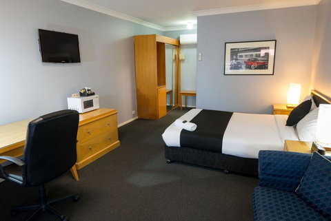 Old Maitland Inn - Swimm 3