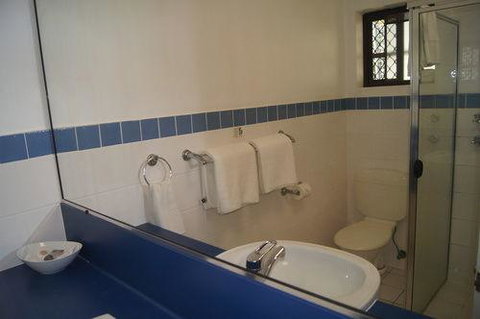 Old Maitland Inn - Swimm 2