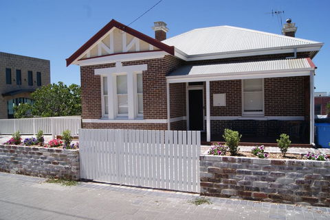 Old Sergeants Quarters - Internet Find 0