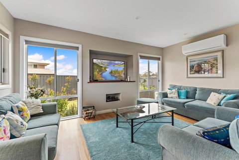 Ontario Way 1 Burrill Lake - Internet Find 0