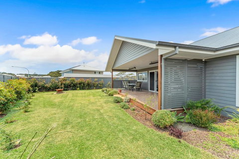 Ontario Way 1 Burrill Lake - Internet Find 1