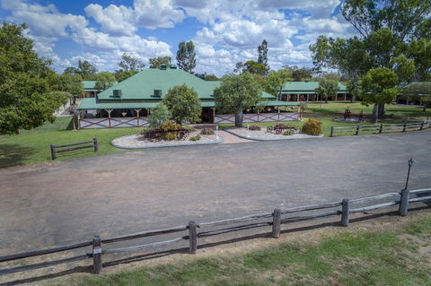Overlander Homestead Motel - Renee 3