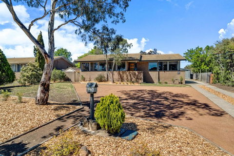 Page Fresh 3BR House, Free WiFi, Netflix, Parking - Qld Realsetate 3