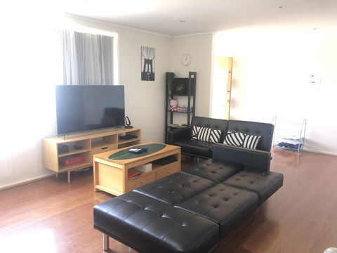 Page Fresh 3BR House, Free WiFi, Netflix, Parking - Qld Realsetate 0