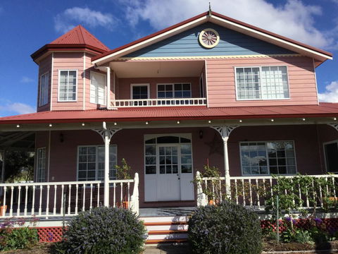 Painted Lady Bed & Breakfast - Internet Find 0