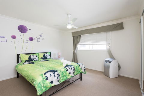 Panda Holiday -Close Mountain Ocean Pet Friendly - Qld Realsetate 0