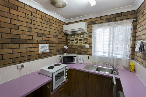 Park House Motor Inn - Renee 1