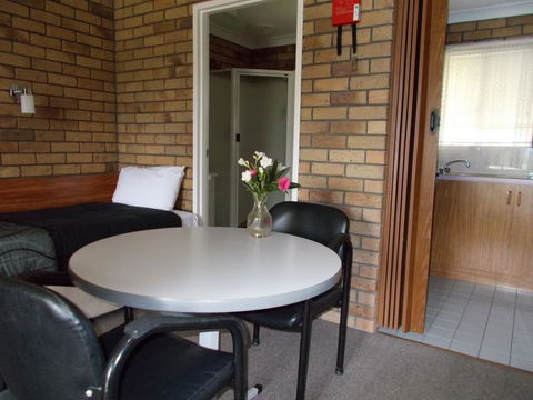 Park House Motor Inn - Renee 3