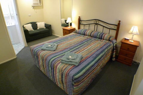 Parkhaven Motel - Renee 1