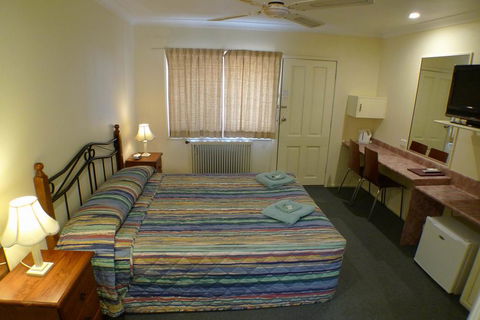 Parkhaven Motel - Renee 2