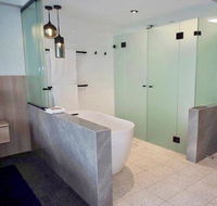 Pasadena Sydney - Renee