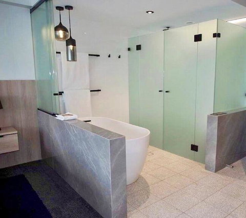 Pasadena Sydney - Renee 0