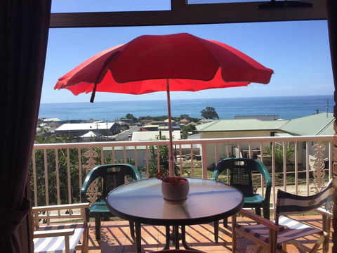 Penguin Seaside Homestay - Internet Find 0