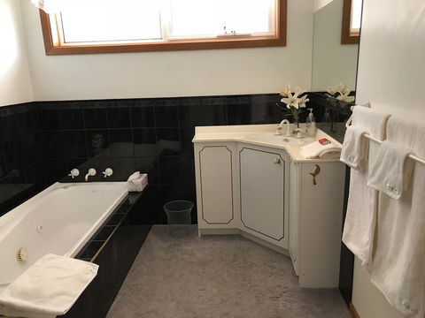Penguin Seaside Homestay - Internet Find 3